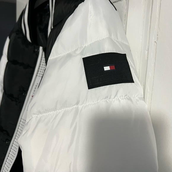 Tommy Hilfiger Men's Quilted Varsity Puffer Bomber - Picture 4 of 7